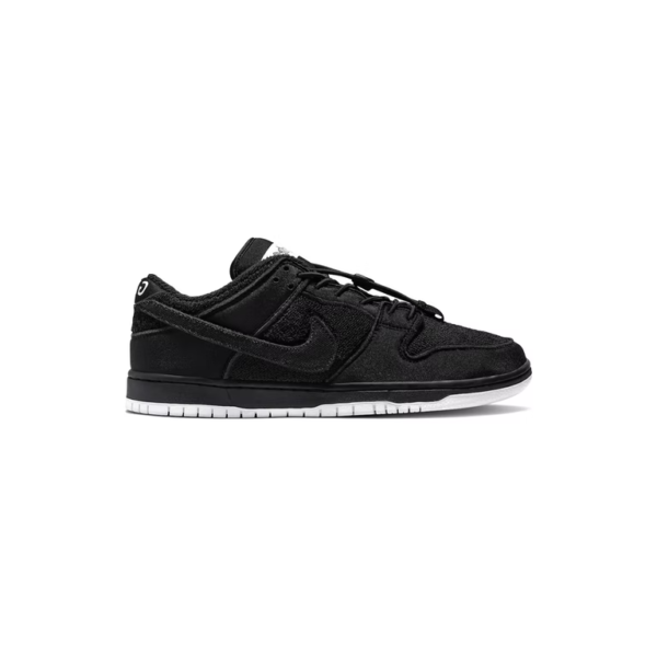 Nike SB Dunk Low Gnarhunters